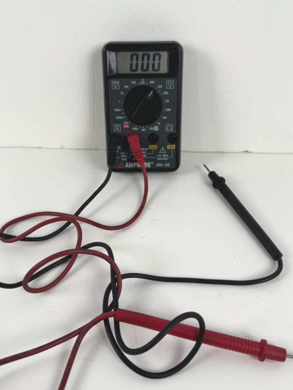 Amprobe AM-20 Digital Multimeter 99201156 MC-176